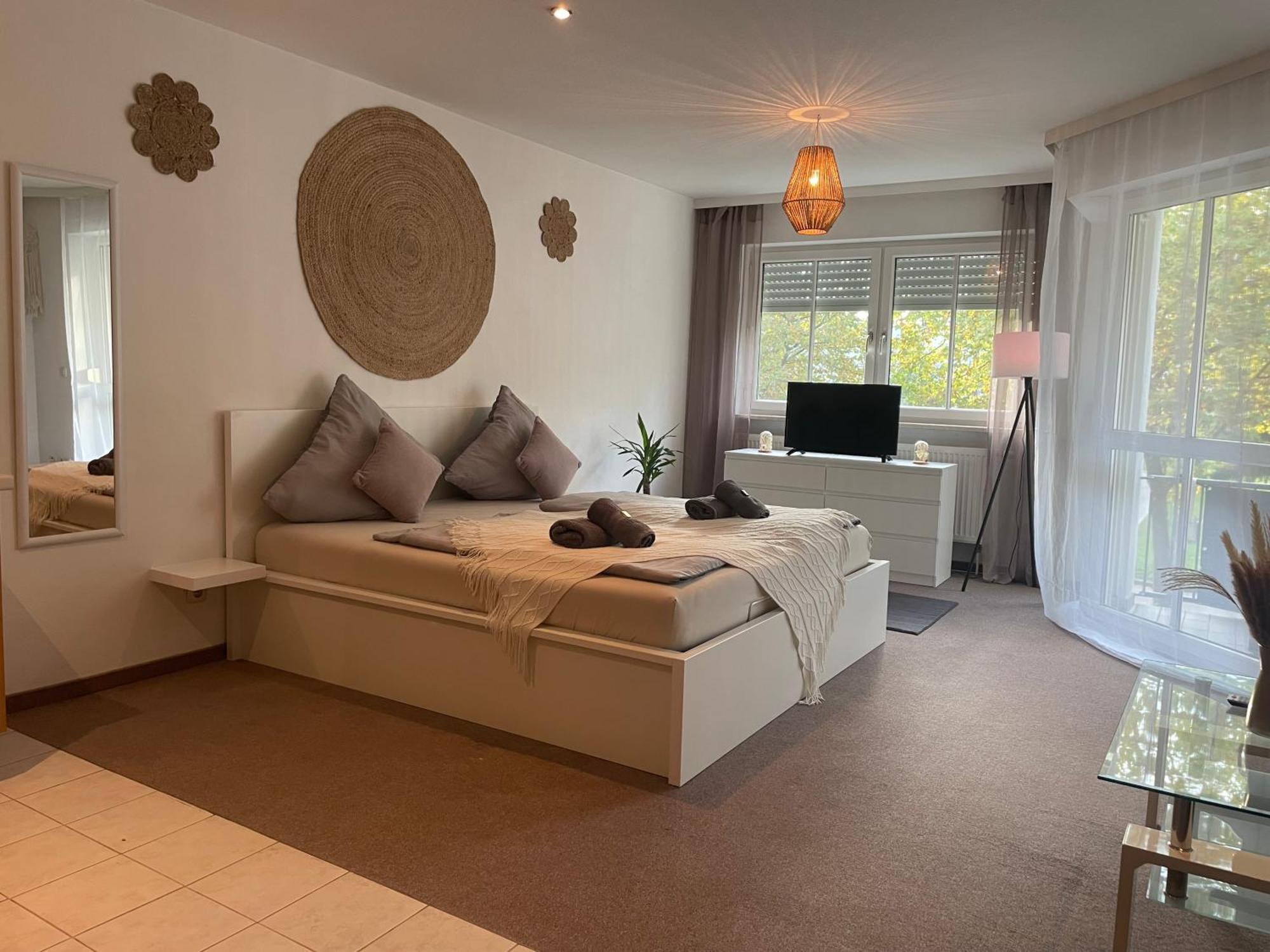 Kingsize Bett Boho Apartment Mit Tiefgarage Naehe Salzburg Freilassing Exterior photo